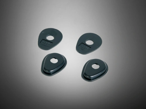 Montážní redukce blinkrů ISS1 pro Suzuki, černé (sada) černé. Sada pro dva blinkry PW207-062