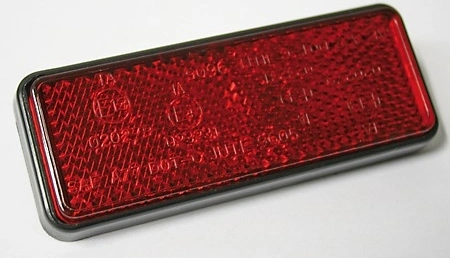 Odrazka se šroubkem M5 - červená, 91,5x36mm, "E"